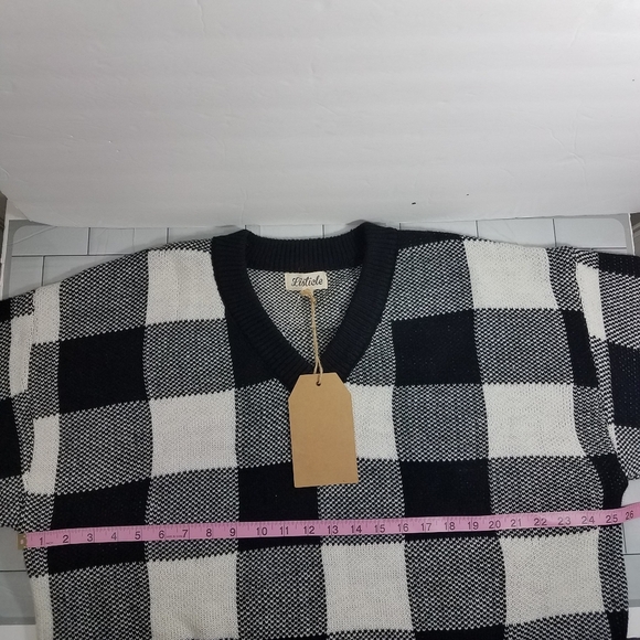 Listicle Black and White Sweater L Nwt - Picture 9 of 12